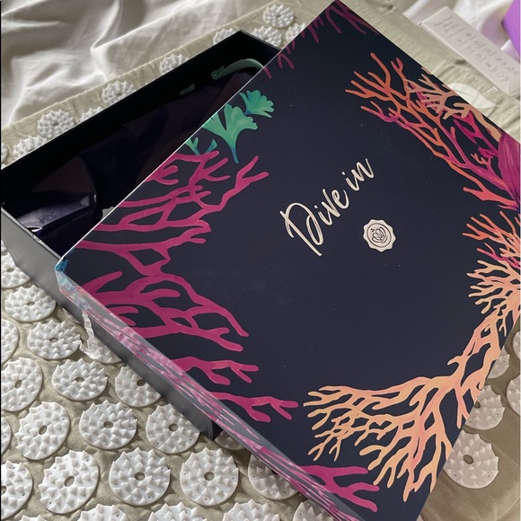 GLOSSYBOX COLLECTORS KEEPSAKE BOX - Picture 5 of 8